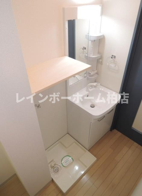 仲介手数料（賃料の1.10ヵ月）の50％OFF対象物件！の洗面所|ゆったりとスペースのある洗面所