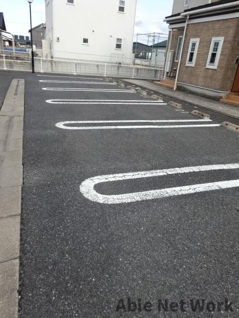 エトワールBの駐車場