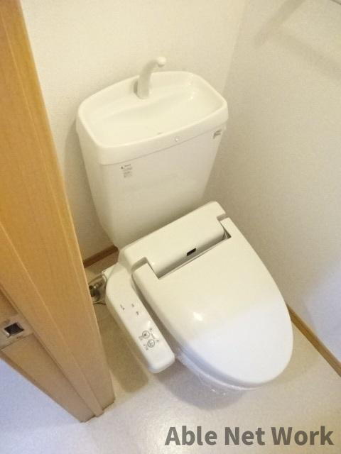 エトワールBのトイレ|温水洗浄暖房便座付き