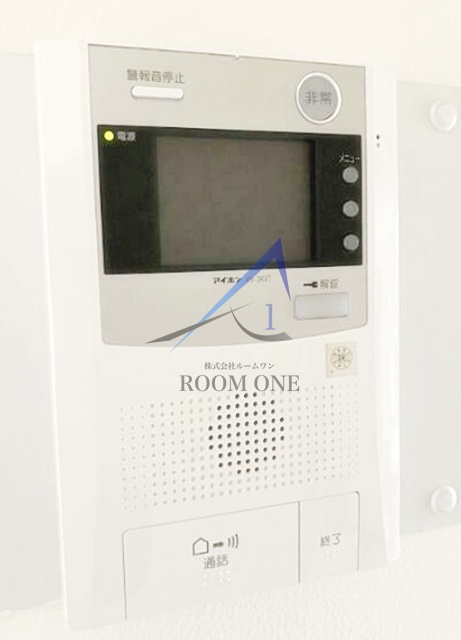 ゲミュートリヒ成城のセキュリティ|モニター付きインターホンです。
