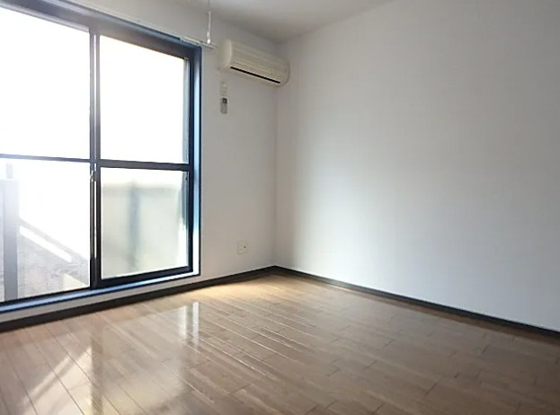 ＤＡＮＳＥＵＲ（ダンシ－ル）三佐香の居間・リビング