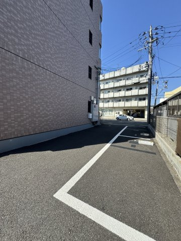 想定年間賃料1,104.1万　想定利回り7.88％　鉄筋コンクリート造の駐車場