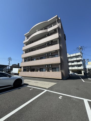 想定年間賃料1,104.1万　想定利回り7.88％　鉄筋コンクリート造の外観