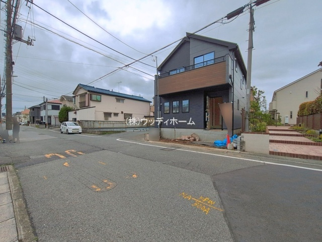 越谷市赤山町1期　新築一戸建ての前面道路含む現地写真