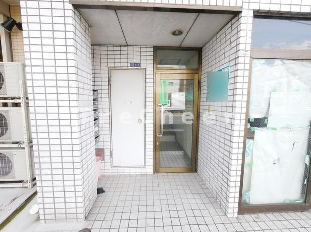 第三マスダビルのエントランス