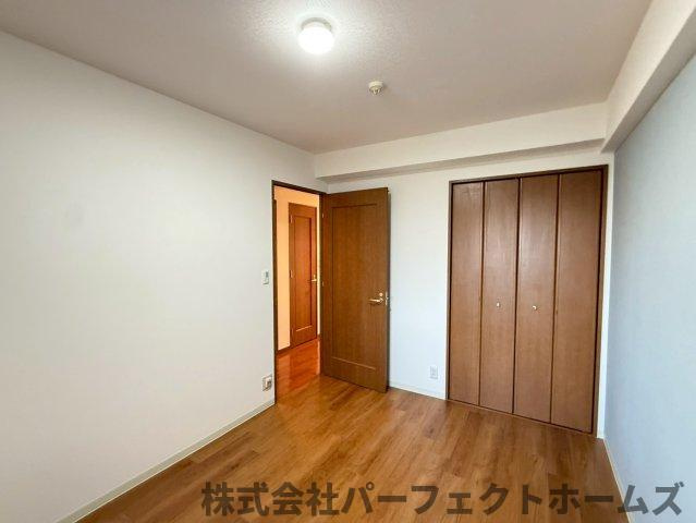 イトーピア香里園ヴァルコートの洋室|落ち着いた色調の洋室です
