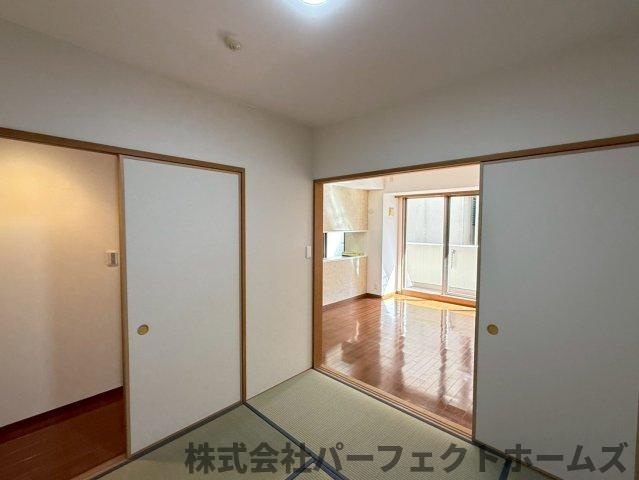 イトーピア香里園ヴァルコートの和室|明るい和室です