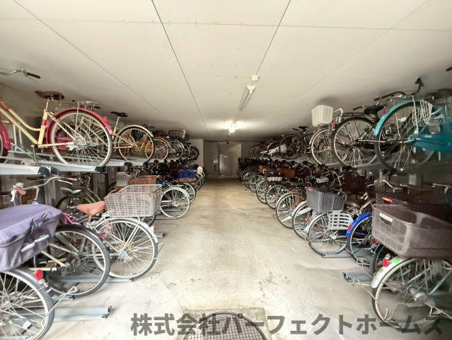 イトーピア香里園ヴァルコートの駐輪場