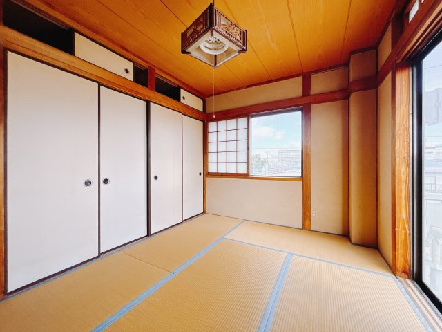 【中古戸建】前橋市昭和町1丁目の和室|■和室｜和室を書斎にしたり、冬にはコタツを敷いて家族みんなで年越しをするのもいいですね。家族みんなのお気に入りの空間になります♪