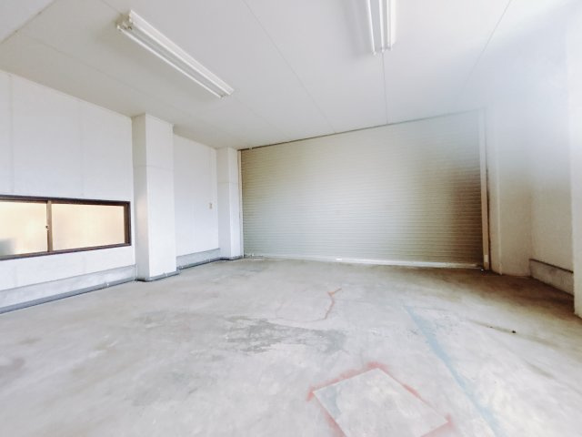 【中古戸建】前橋市昭和町1丁目の洋室|■倉庫｜1階にはひろーい倉庫をご用意しております！大きな物もしっかり収納できるのはうれしいですよね♪