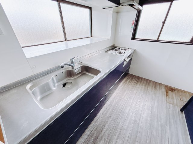 【中古戸建】前橋市昭和町1丁目のキッチン|■キッチン｜全スライド式収納キッチン♪お皿や鍋の出し入れもラクラクです（＾＾）！