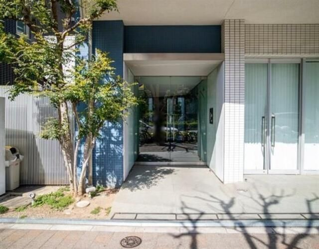 コンシェリア西新宿のエントランス