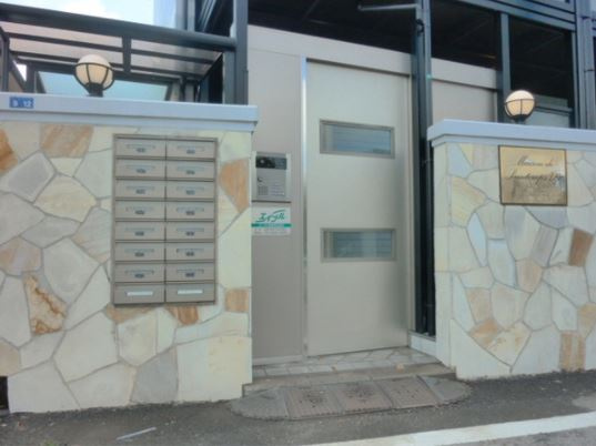 西東京市南町５丁目の賃貸マンションのエントランス