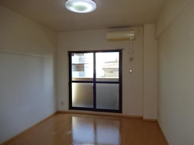 フェアリー西市の洋室