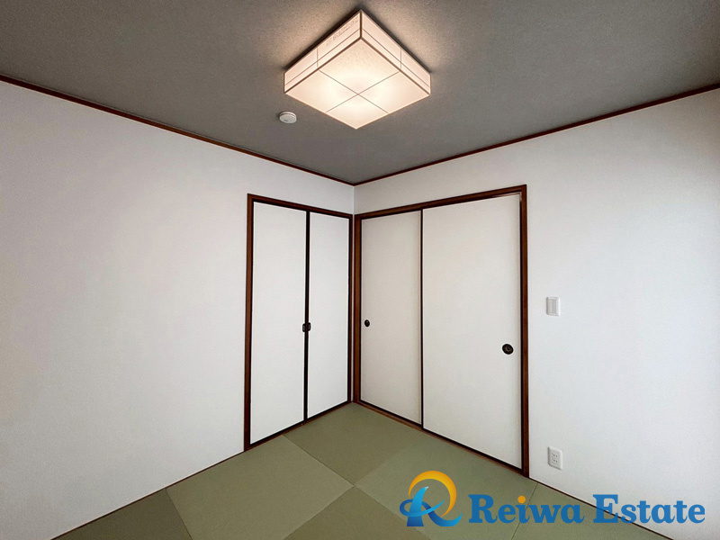 中古戸建　茅ヶ崎市菱沼1丁目の和室|足を伸ばしたり、横になって一息つける癒しの空間 約4.5帖の和室。