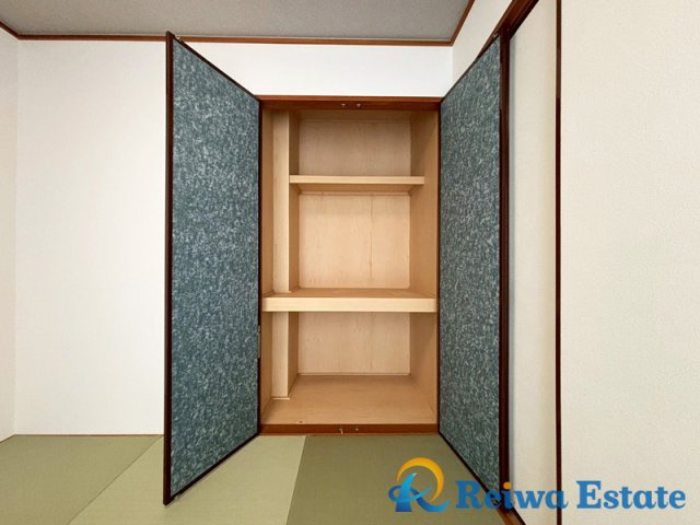 中古戸建　茅ヶ崎市菱沼1丁目の収納|来客用の布団や季節外の家電など、大きさを問わず様々なものを収納できる押入。