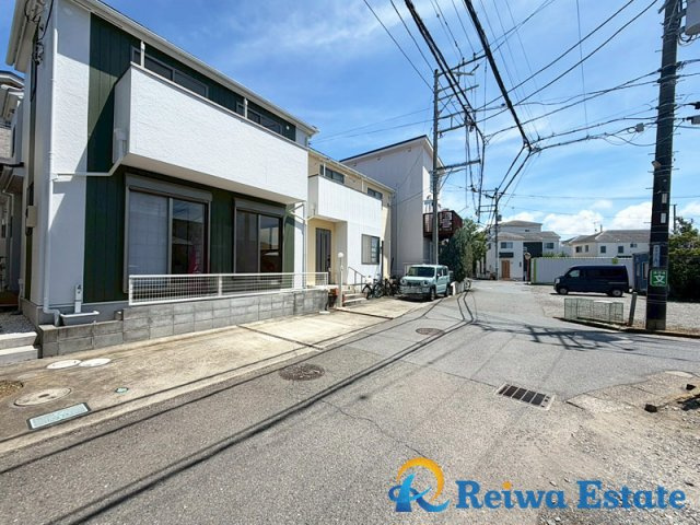 中古戸建　茅ヶ崎市菱沼1丁目の前面道路含む現地写真|スーパー・コンビニまで約450ｍ、買物利便性の良い立地です。