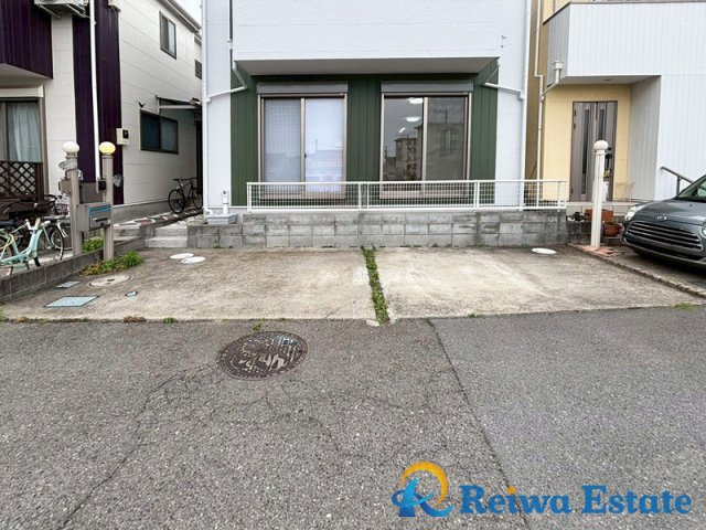 中古戸建　茅ヶ崎市菱沼1丁目の駐車場|お車を所有される方に嬉しいカースペース。