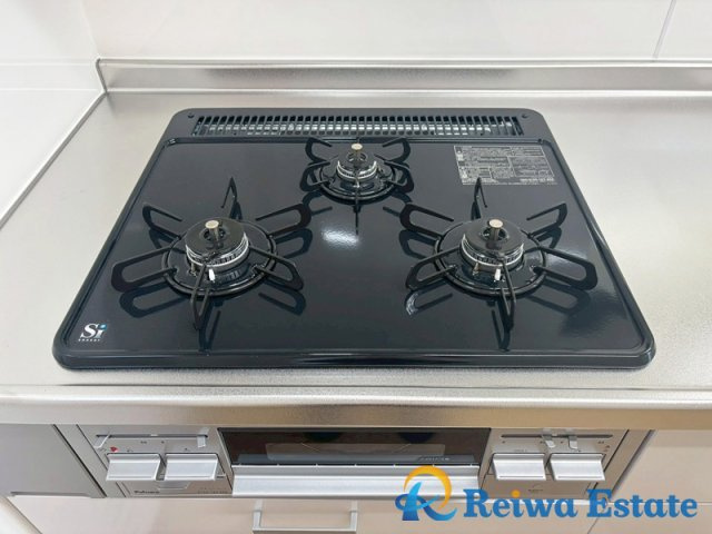 中古戸建　茅ヶ崎市菱沼1丁目の設備|家事の時短にもなる3口コンロ。お料理好きな方にも嬉しい設備です！