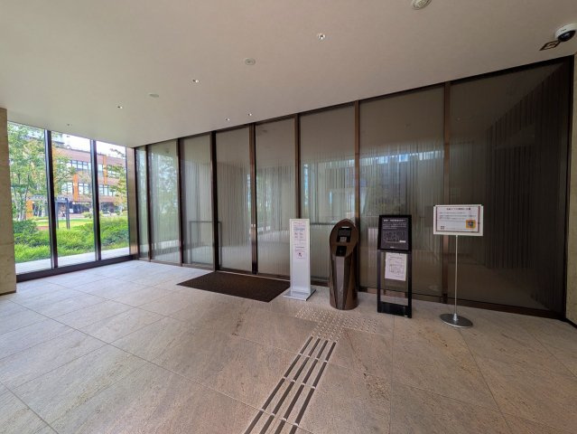 ブリリアタワー聖蹟桜ヶ丘ブルーミングレジデンスのエントランス|オートロック