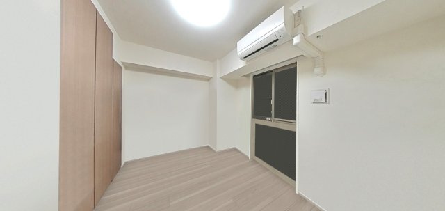 ブリリアタワー聖蹟桜ヶ丘ブルーミングレジデンスの洋室|6.1帖。
CGににて家具消し加工をしてあるため、実際の室内にはキズや汚れ等がある場合がございます。