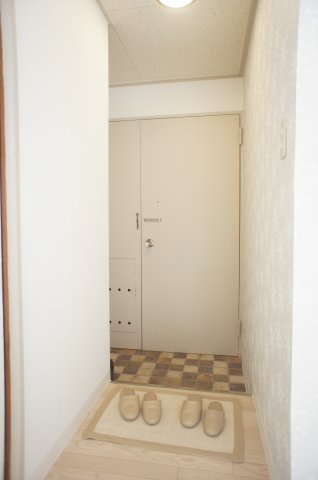 【玄関】 | ハイツエバグリーン津田沼2号棟 | シンプルで使いやすい玄関です