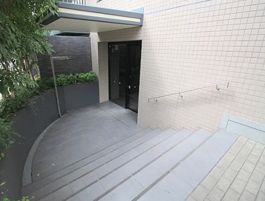 フレンシア田端道灌山のエントランス