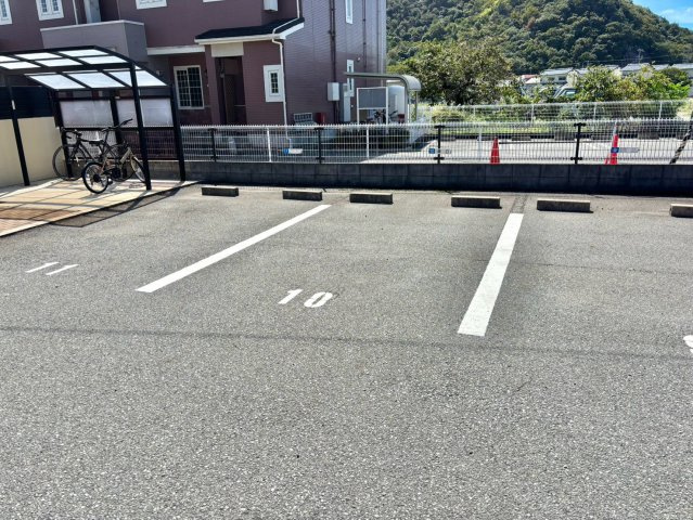 プランドールの駐車場