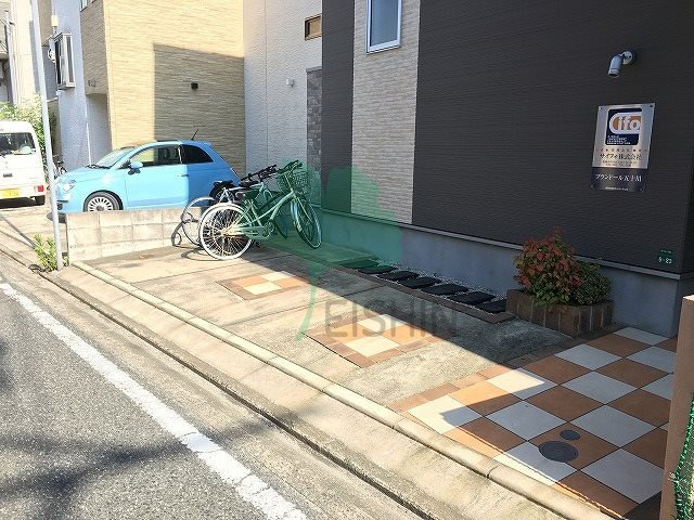 プランドール五十川の駐車場|駐輪場