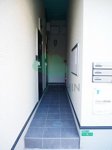 プランドール博多駅東のエントランス
