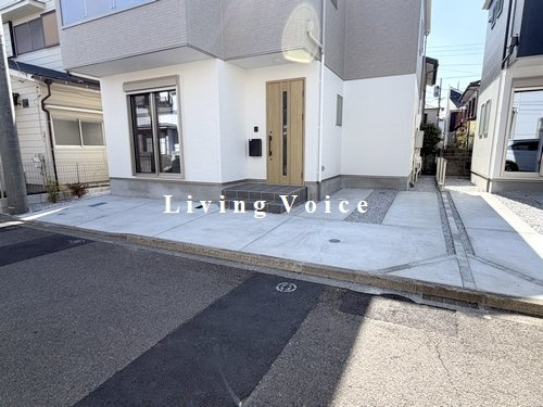 【居間・リビング】 | 【仲介手数料０円】相模原市南区若松8期　新築一戸建て　2号棟　全2棟 | 相模原市南区若松8期　新築一戸建て　2号棟　全2棟