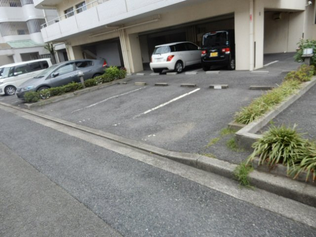 リッチウォーク土山の駐車場