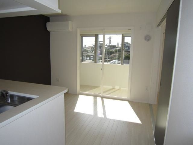 メイプルコートＢの居間・リビング