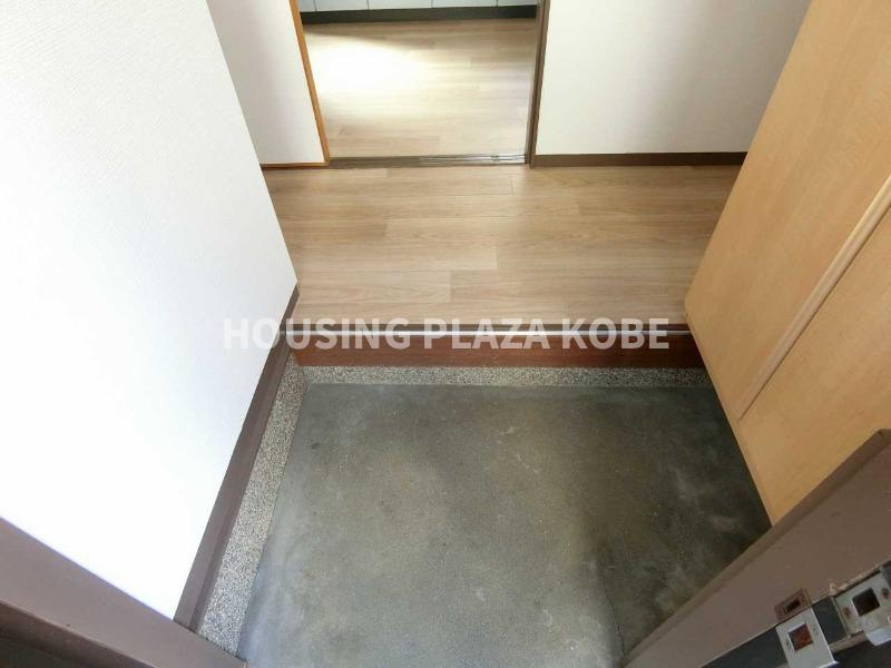 高丸７丁目貸家の玄関