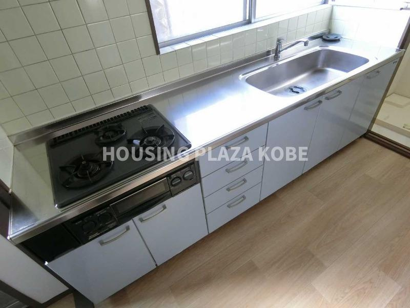 高丸７丁目貸家のキッチン|ワイドでお料理がしやすいキッチン