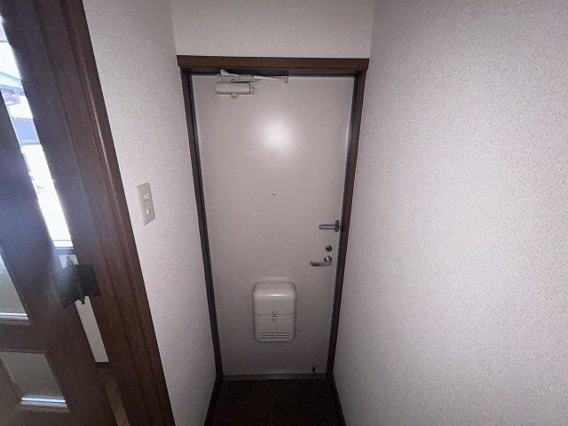 コスモス・ハウスの玄関