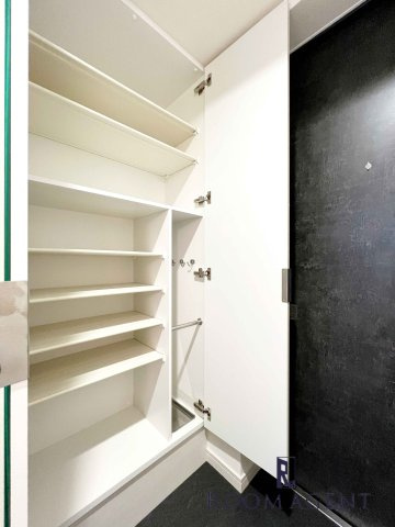 さくらHills NISHIKI Platinum Residenceの玄関