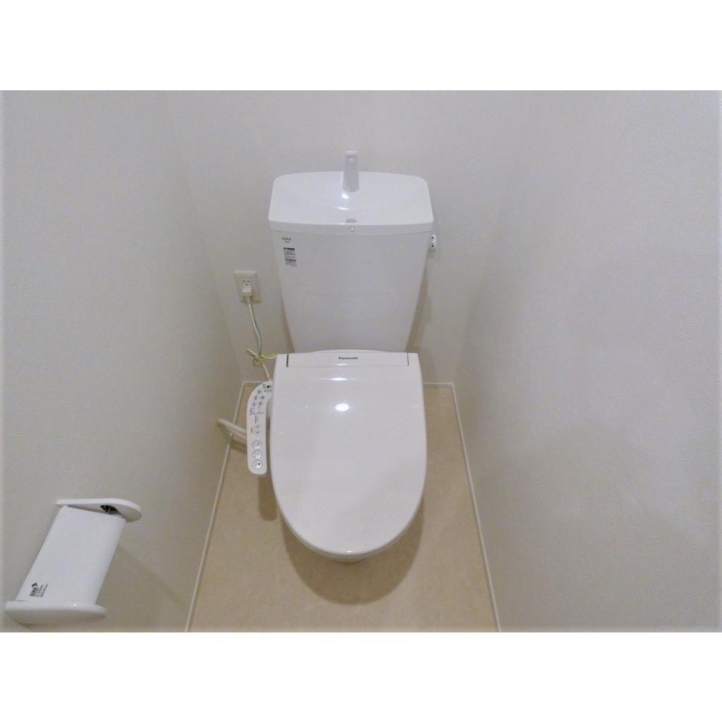 カーサ・ファミリオのトイレ|別部屋の写真です