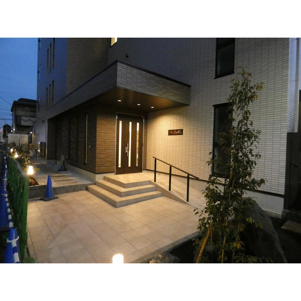 カーサ・ファミリオのエントランス|エントランス