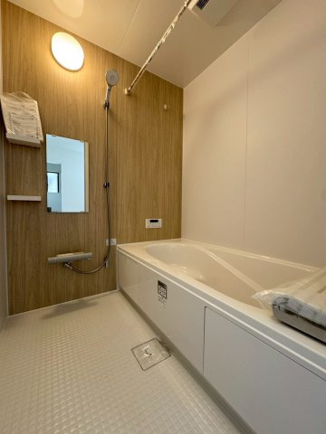 Adobleーアドブルー小倉北区霧ケ丘1丁目3期　【小倉北区　新築戸建て】の浴室|半身浴もできるゆったりとしたシステムバス♪　　【小倉北区　新築戸建て】