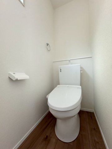 Adobleーアドブルー小倉北区霧ケ丘1丁目3期　【小倉北区　新築戸建て】のトイレ|清潔感のある１階トイレ♪　【小倉北区　新築戸建て】