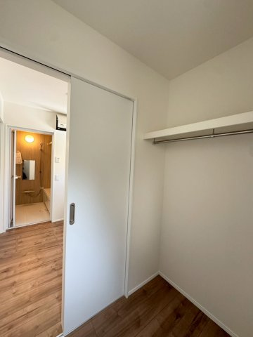 Adobleーアドブルー小倉北区霧ケ丘1丁目3期　【小倉北区　新築戸建て】の脱衣所|脱衣所から続くファミリークローゼット♪家事楽できます　【小倉北区　新築戸建て】