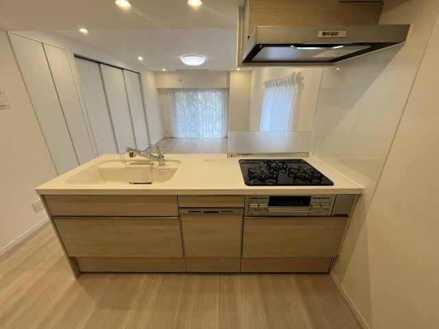 ドルフ青葉台３号棟のキッチン|食洗機・浄水器も備わったシステムキッチン