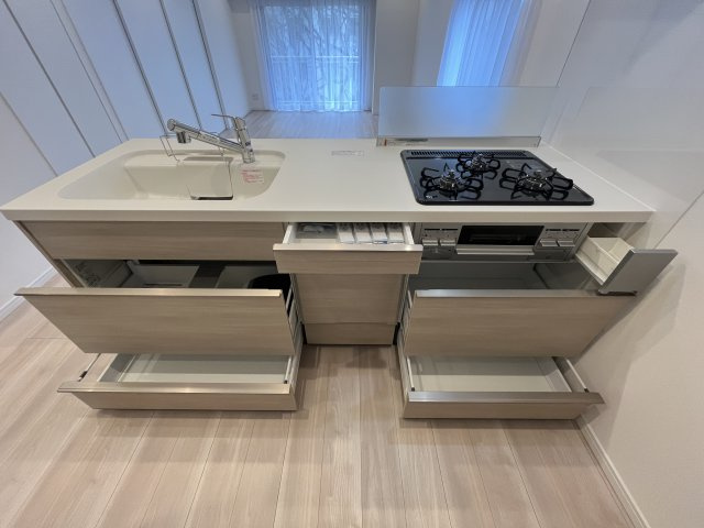 ドルフ青葉台３号棟のキッチン|システムキッチン収納