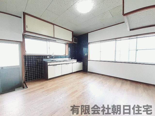 【居間・リビング】 | 古志原2丁目収益戸建 | ゆったりとした居間です