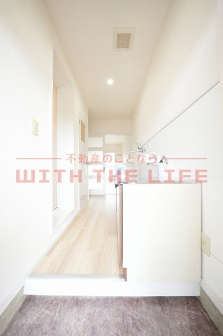 高良山ハイツ【キャッシュバック対象物件】の玄関|明るい玄関です