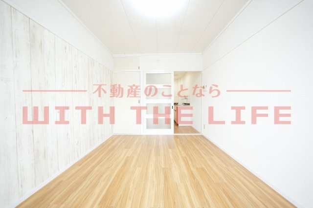 高良山ハイツ【キャッシュバック対象物件】の内装|明るい洋室です