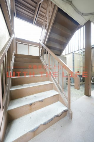 高良山ハイツ【キャッシュバック対象物件】のエントランス|落ち着いたエントランスです