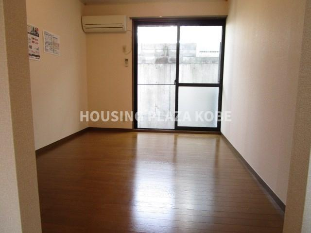 メゾンドアヴニール名谷の居間・リビング