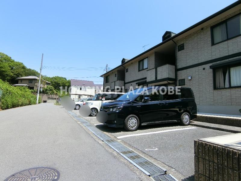 シャルマンコートの駐車場